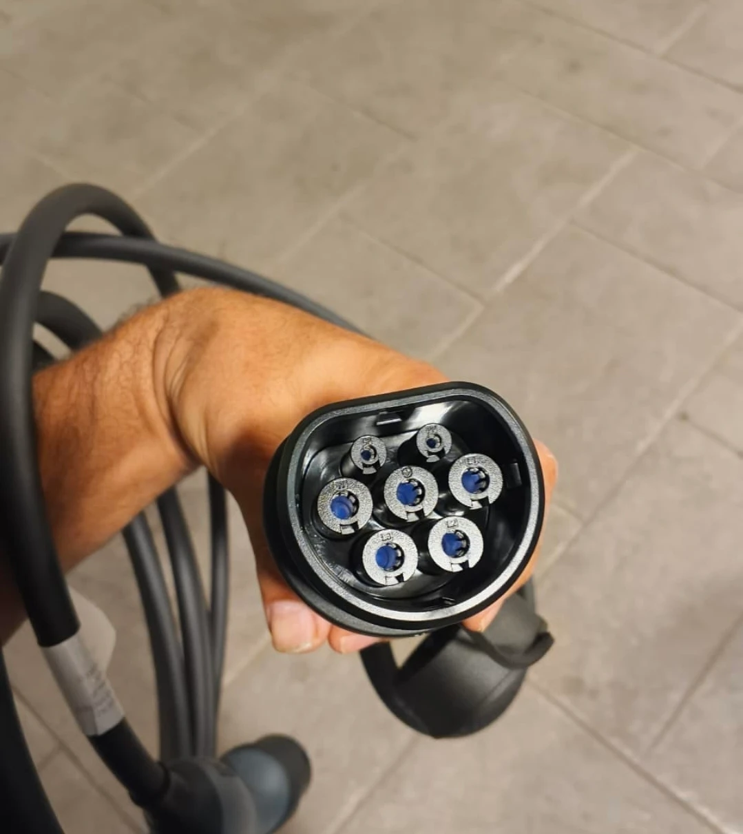 تمديد كابلات وفيش شواحن السيارات الكهربائية الأصلية في جدة أبو أمير 0562737836
